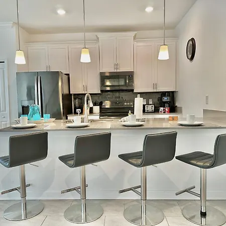 Luxury 5 Bedroom 4 Bath Private Pool Home 240